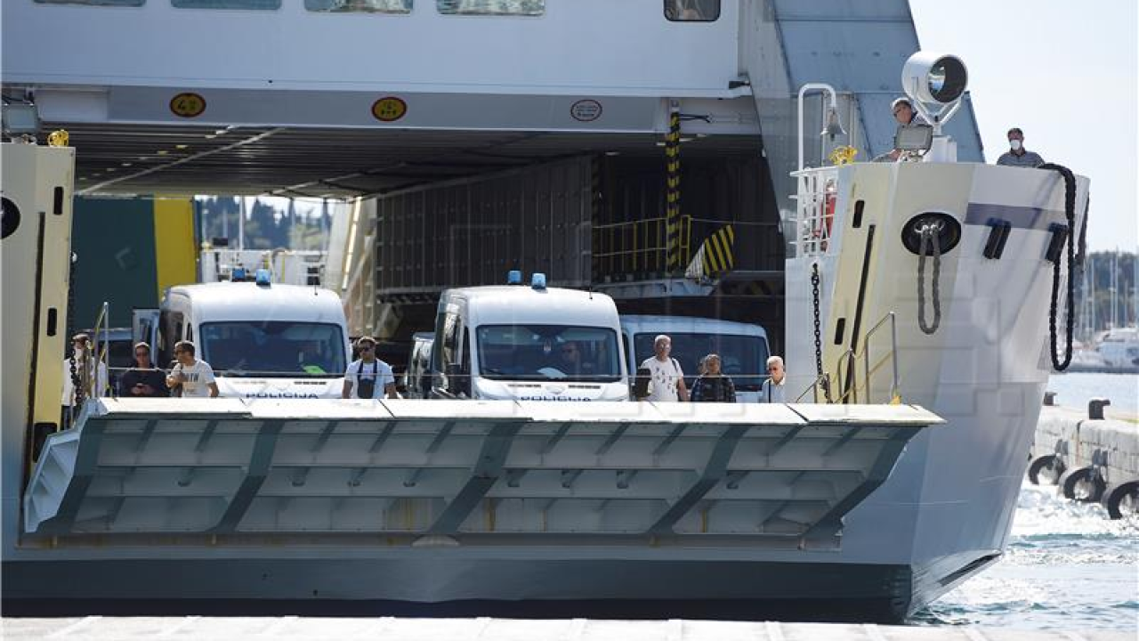 Brod 'Oliver' plovit će prema Veloj Luci