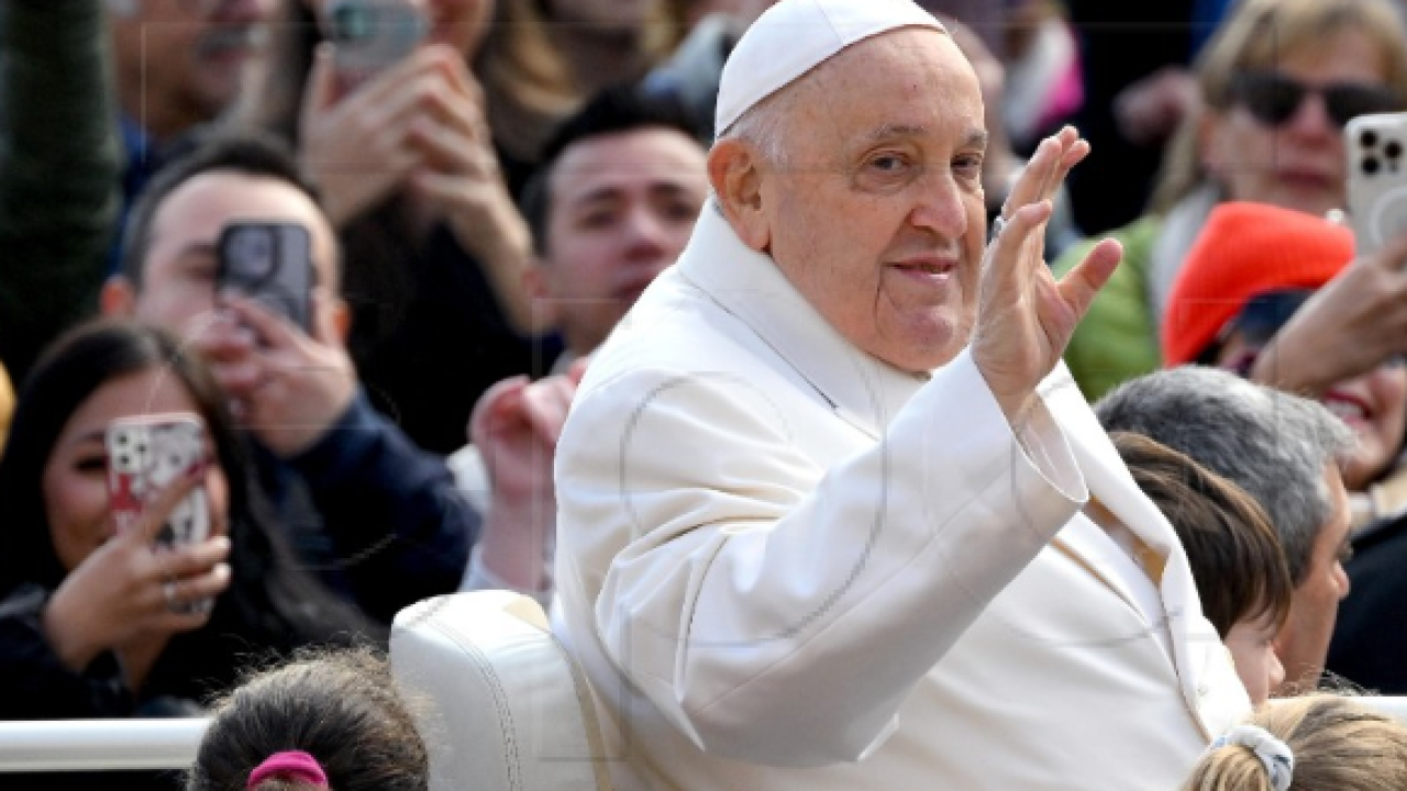 Papa Franjo i dalje bolestan, na tjednoj audijenciji umjesto njega čitao pomoćnik