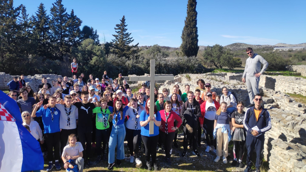 Križni put mladih Šibenske biskupije