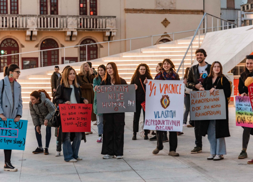 Fotografija 9 - Ništa cvijeće i bombonijere: Šibenčanke, uz pokojeg Šibenčana, proslavile Dan žena na drugačiji način