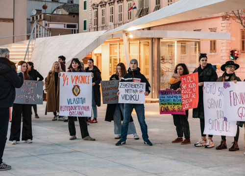 Fotografija 10 - Ništa cvijeće i bombonijere: Šibenčanke, uz pokojeg Šibenčana, proslavile Dan žena na drugačiji način