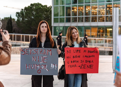 Fotografija 15 - Ništa cvijeće i bombonijere: Šibenčanke, uz pokojeg Šibenčana, proslavile Dan žena na drugačiji način