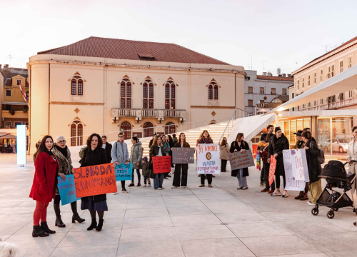 Fotografija 17 - Ništa cvijeće i bombonijere: Šibenčanke, uz pokojeg Šibenčana, proslavile Dan žena na drugačiji način