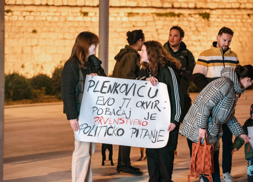Fotografija 20 - Ništa cvijeće i bombonijere: Šibenčanke, uz pokojeg Šibenčana, proslavile Dan žena na drugačiji način