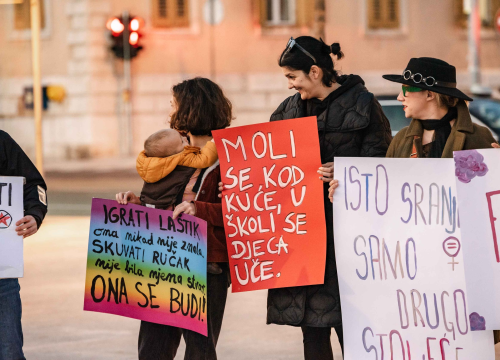 Fotografija 25 - Ništa cvijeće i bombonijere: Šibenčanke, uz pokojeg Šibenčana, proslavile Dan žena na drugačiji način