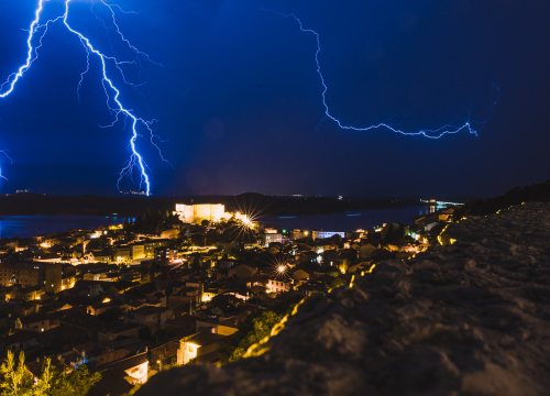 Stiže grmljavinsko nevrijeme, olujnom vjetru pridružuje se jaka kiša