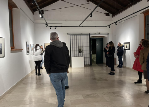 Fotografija 5 - U Kninu otvorena izložba članica Foto kluba Šibenik 'Žena je...'