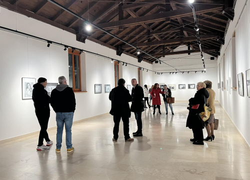 U Kninu otvorena izložba članica Foto kluba Šibenik 'Žena je...'