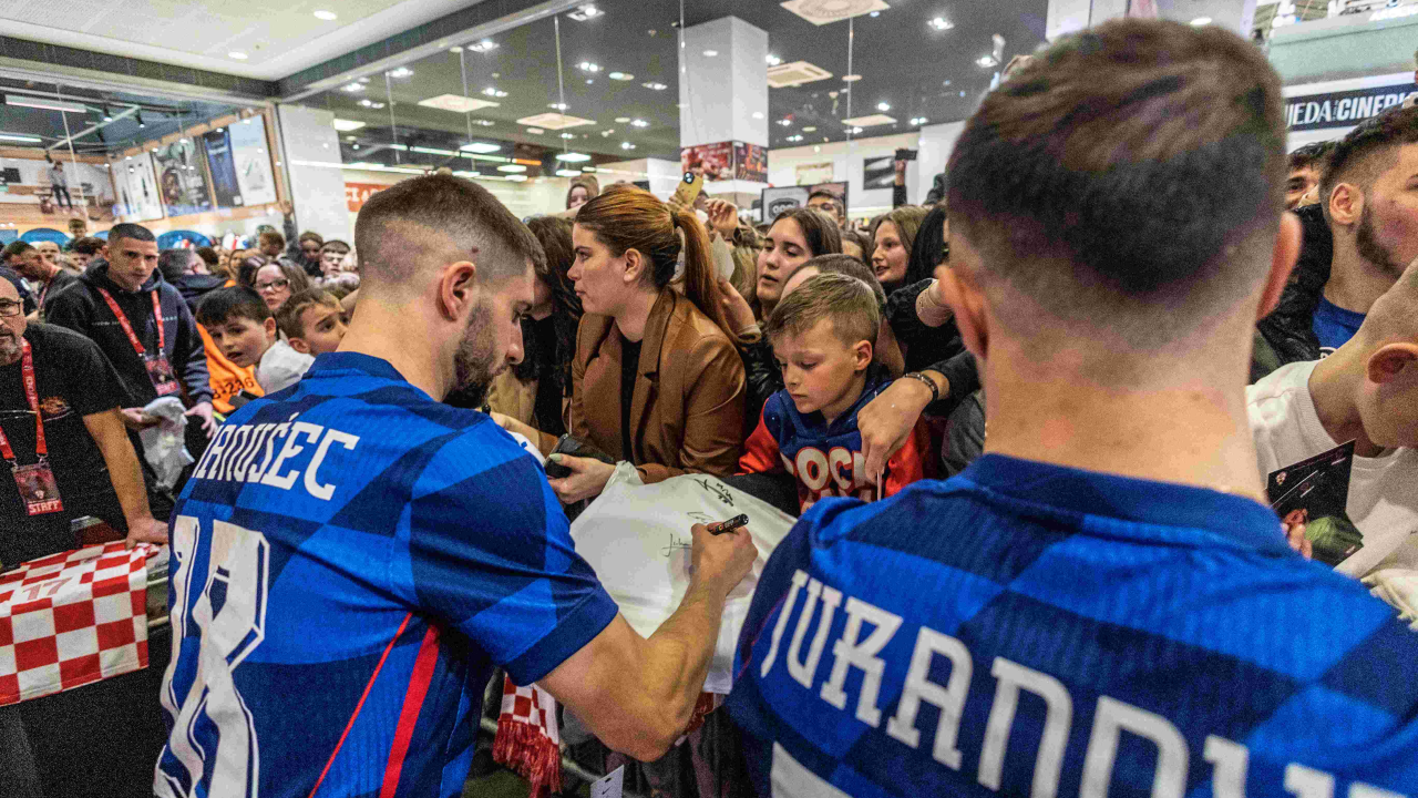 Predstavljeni novi dresovi hrvatske nogometne reprezentacije