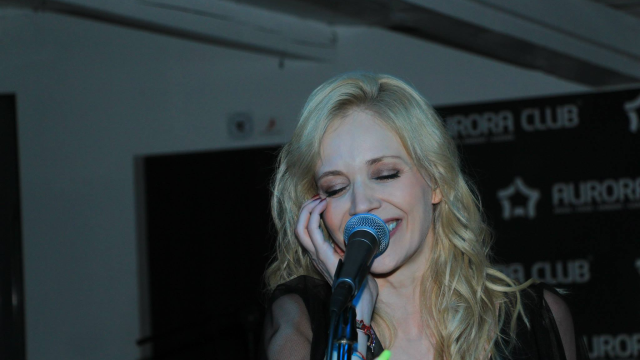 Jelena Rozga stiže u Auroru!