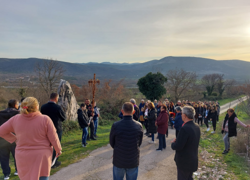 U zaseoku Radnići održan križni put na otvorenom