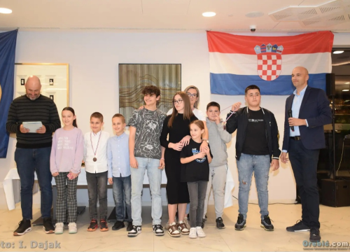 Fotografija 1 - AK Skradin pojedinačno i ekipno uspješan u karting natjecanjima 2023. godine zahvaljujući najmlađima
