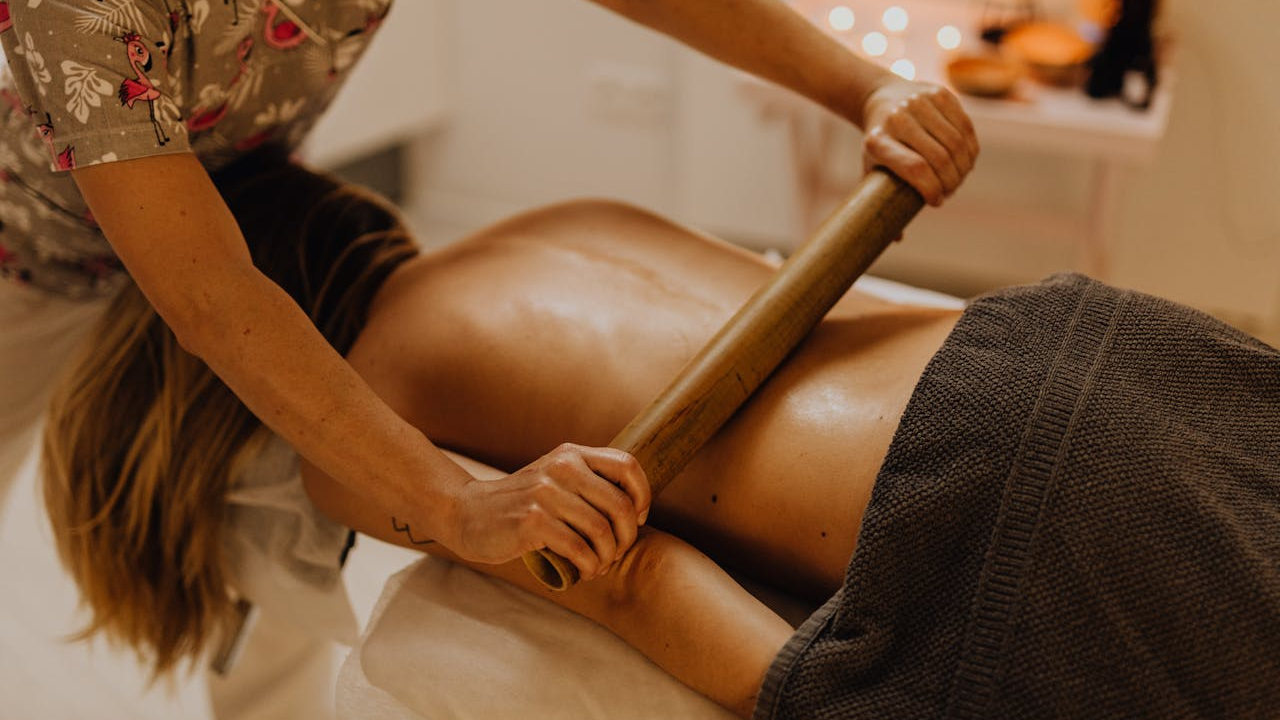 Maderoterapija: Kako se izvodi i koje su prednosti ove drevne tehnike protiv celulita?