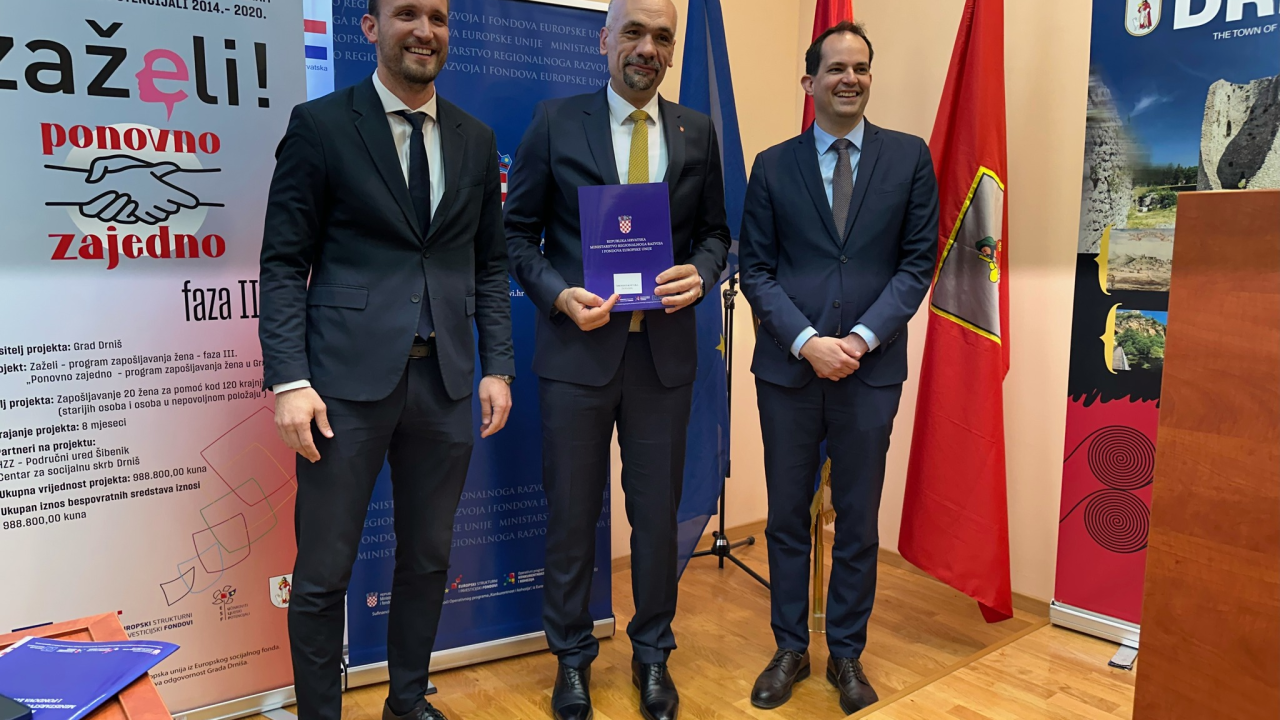 Ministar Erlić u Drnišu dodijelio ugovore za projekte vrijedne 550.000 eura