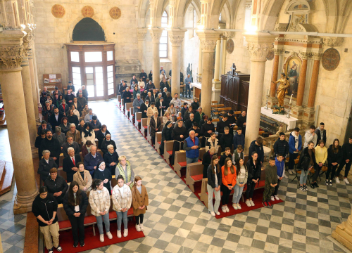 Fotografija 15 - Jutros u katedrali biskup predvodio misu posvete ulja za krizme i bolesničko pomazanje