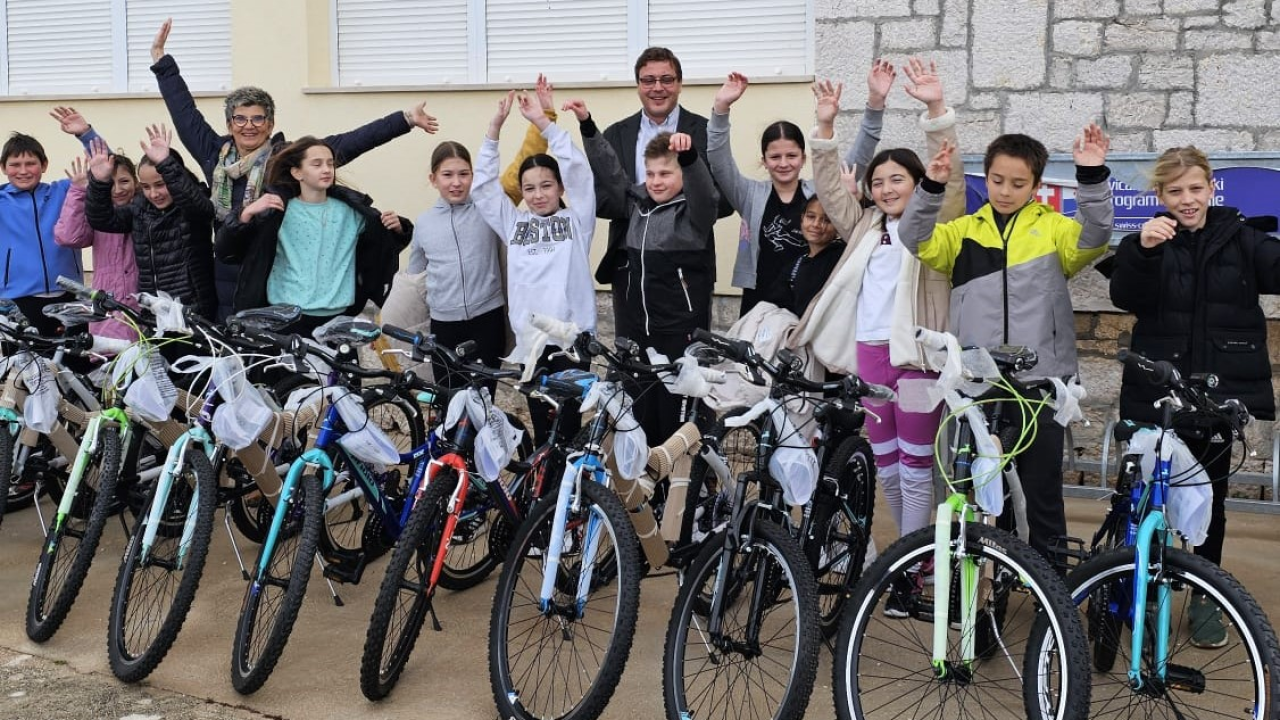 Tribunjski četvrtaši od Općine dobili bicikle