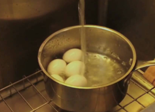 Evo kako skuhati jaja da ne pucaju