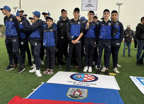 Fotografija 5 - Špigete HNK Mihovila osvojile 2. mjestu na međunarodnom nogometnom turniru u Italiji