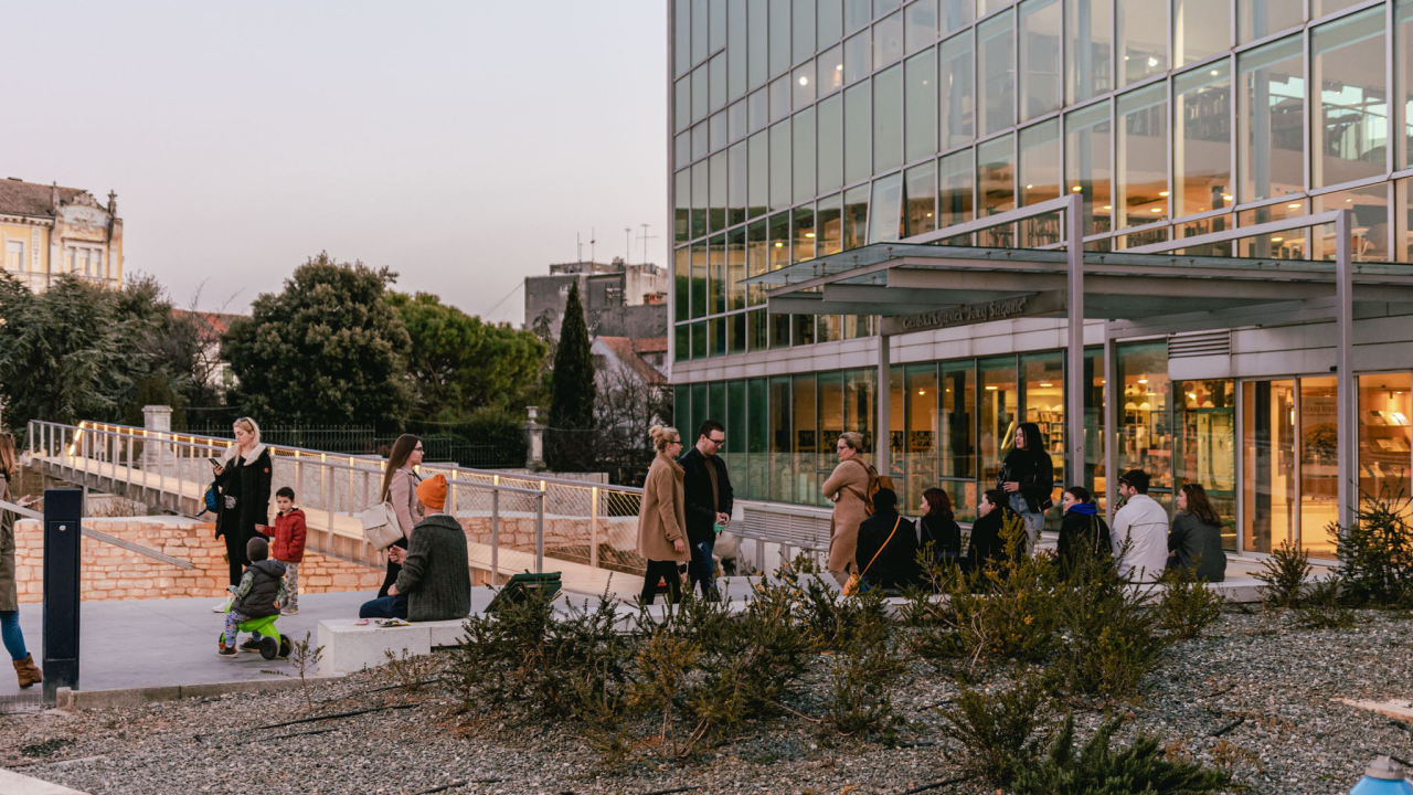 U knjižnici predstavljanje knjige 'Mjesečeva ratnica' Nede Rudan i izložba 'Evo mene grade moj' Borisa Obratova