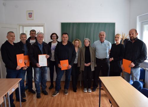 NP Krka:  Kao doprinos očuvanju bioraznolikosti, osposobljeno trinaest novih pčelara