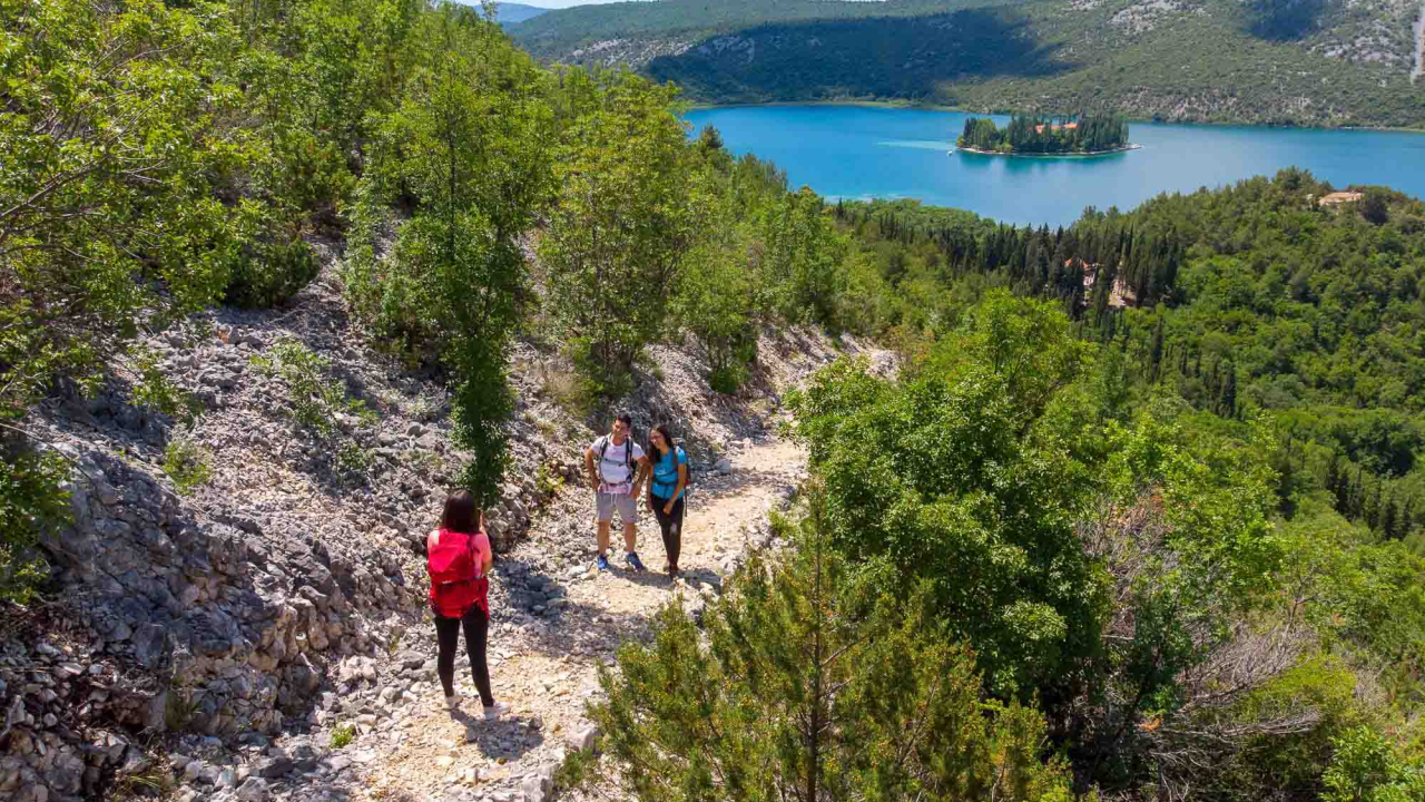 Istražite Nacionalni park „Krka“ pješice i na biciklu!