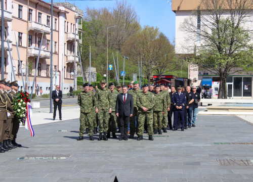 Fotografija 5 - U Kninu svečano obilježena 17. obljetnica ustrojavanja Gardijske mehanizirane brigade