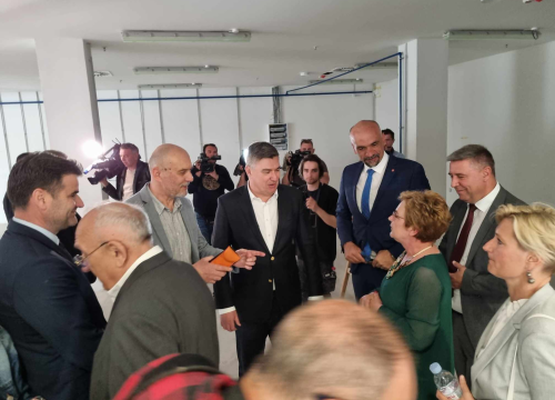 Fotografija 2 - Zoran Milanović u Industrijsko-obrtničkoj školi: 'Slične škole u Zagrebu izgledaju otužno, kao olupine'