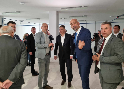 Fotografija 3 - Zoran Milanović u Industrijsko-obrtničkoj školi: 'Slične škole u Zagrebu izgledaju otužno, kao olupine'