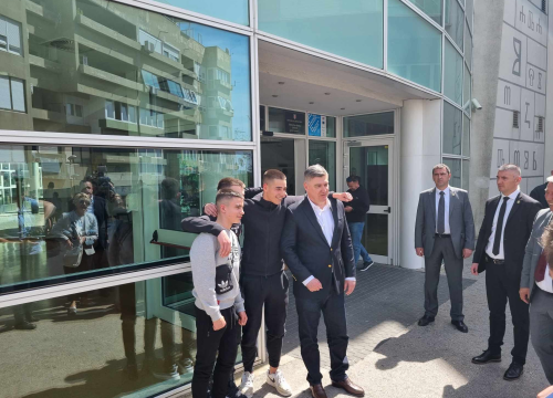 Fotografija 10 - Zoran Milanović u Industrijsko-obrtničkoj školi: 'Slične škole u Zagrebu izgledaju otužno, kao olupine'