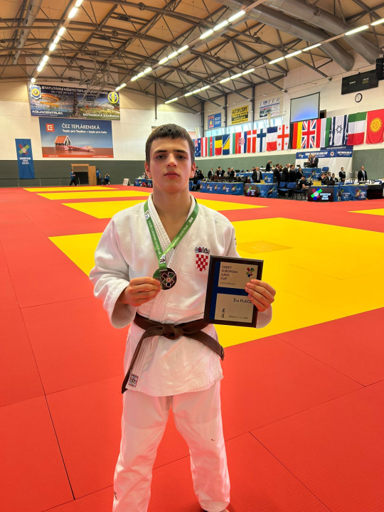 Filip Knez na Europskom kadetskom kupu osvojio brončanu medalju