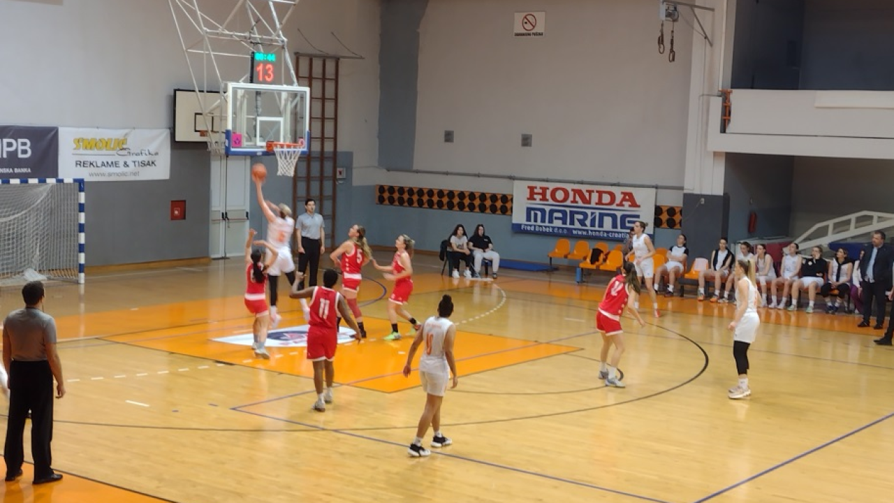 Košarkašice Šibenika osigurale 6. mjesto u prvenstvu, Brođanke došle sa samo 6 igračica