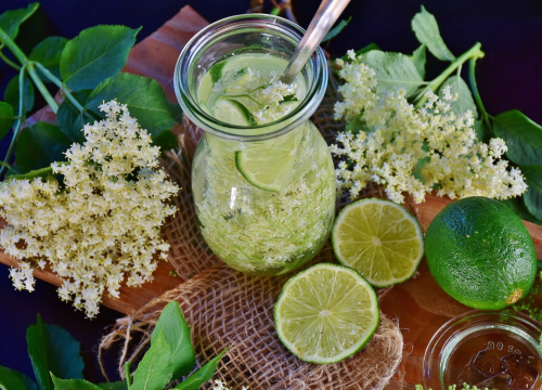 Najljepše osvježenje za tople dane: Starinski recept za sok od bazge