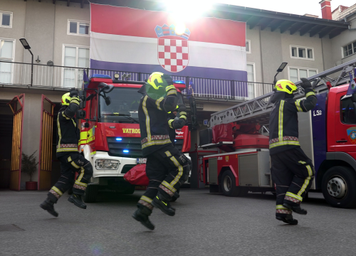 Fotografija 2 - Medicinske sestre, poštari, policajci, vatrogasci i balerine zaplesali u ritmu Rim Tim Tagi Dima
