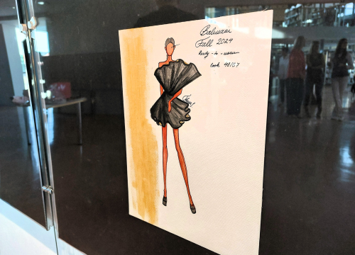 Fotografija 3 - U knjižnici otvorena izložba modnih crteža košarkašice Šibenika Tihane Stojsavljević