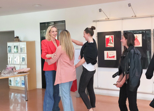 Fotografija 7 - U knjižnici otvorena izložba modnih crteža košarkašice Šibenika Tihane Stojsavljević