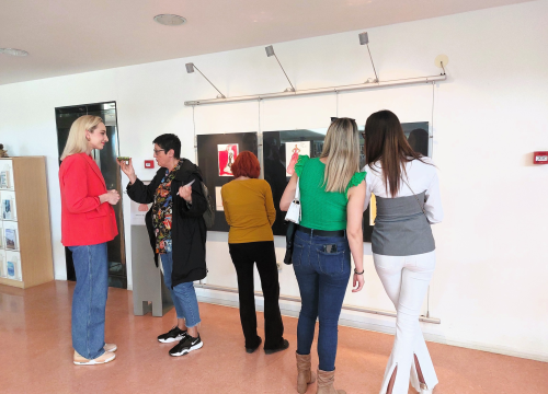 Fotografija 8 - U knjižnici otvorena izložba modnih crteža košarkašice Šibenika Tihane Stojsavljević