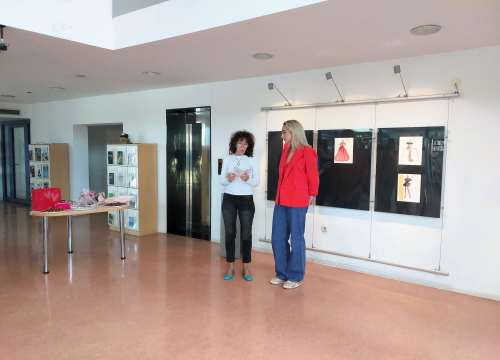 Fotografija 9 - U knjižnici otvorena izložba modnih crteža košarkašice Šibenika Tihane Stojsavljević