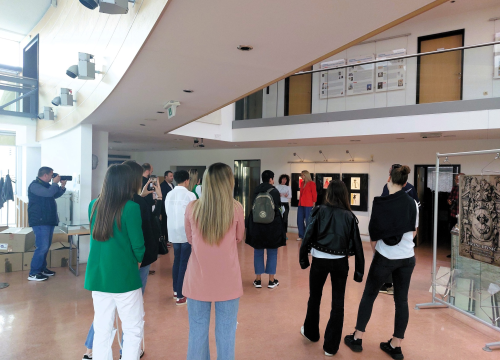 Fotografija 11 - U knjižnici otvorena izložba modnih crteža košarkašice Šibenika Tihane Stojsavljević