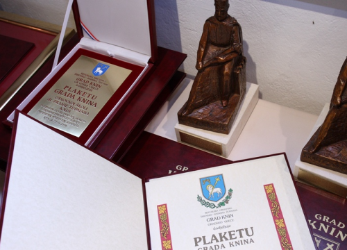 Javni poziv: Predložite kandidate za priznanja Grada Knina