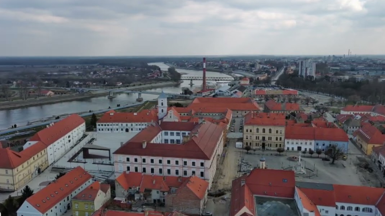 Tjedan dana uoči izbora 300 članova jedne stranke prešlo u drugu