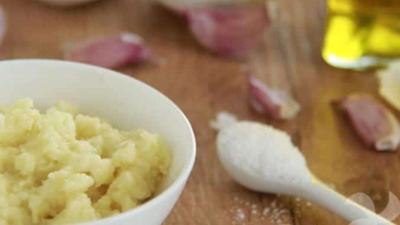 Pasta od češnjaka: Jedna minuta i dva sastojka s kojima ćete si olakšati život