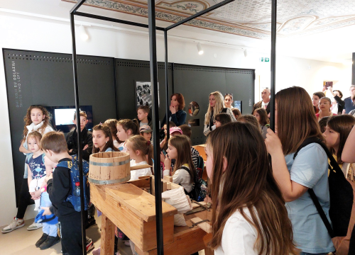 Fotografija 4 - Na Zlarinu otvorena izložba likovnih i literarnih radova s natječaja Mačke