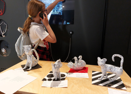 Na Zlarinu otvorena izložba likovnih i literarnih radova s natječaja Mačke