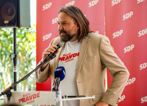 Fotografija 9 - Rijeke pravde u Šibeniku: 'U srijedu HDZ šaljemo daleko od naših novaca, daleko od krađe. Ne trebaju Hrvatskoj ni Orban ni Vučić'