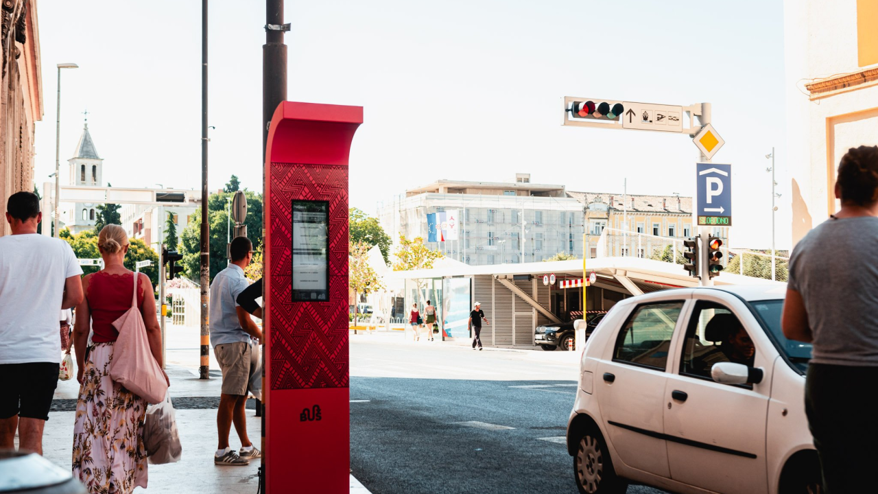 Novosti na info totemima javnog gradskog prijevoza: Evo objašnjenja