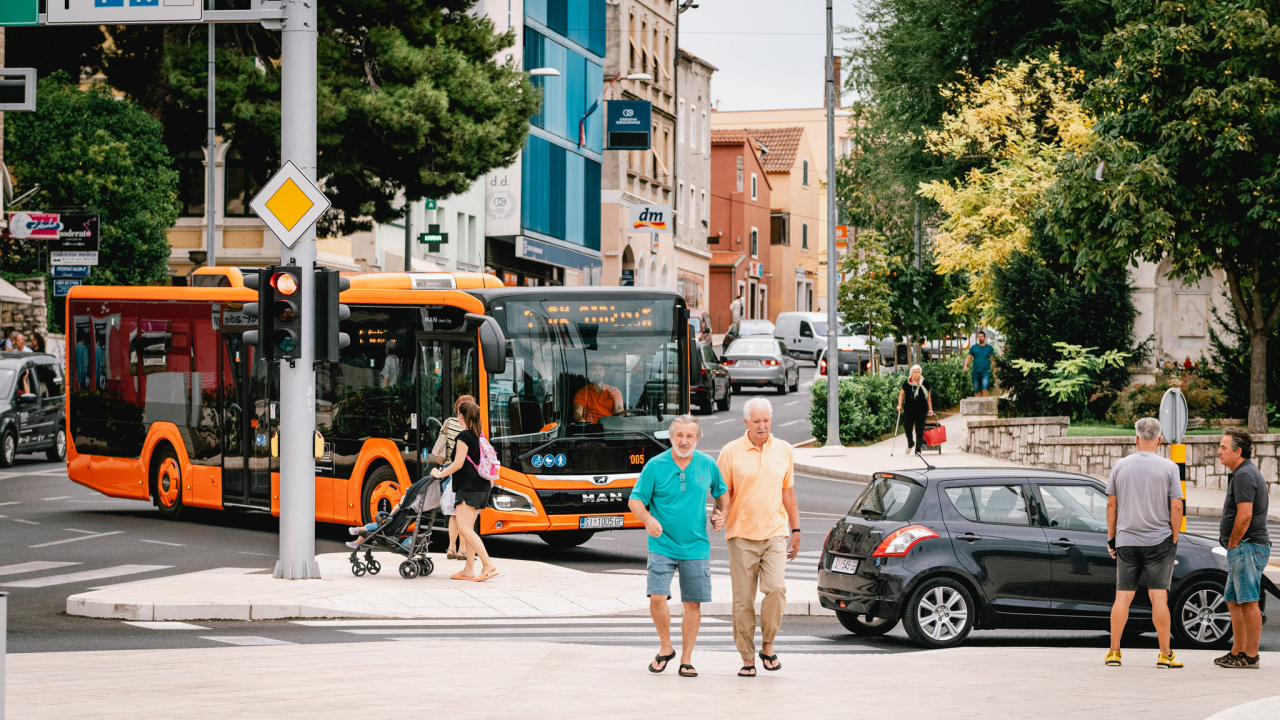 U srijedu autobusi voze po nedjeljnom voznom redu, na parkiralištima isto 'nedjelja'