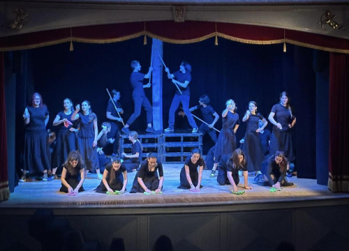 Dramski studio Ivana Jelić na Hvaru osvojio posebno priznanje za predstavu ‘Slušajte nas’