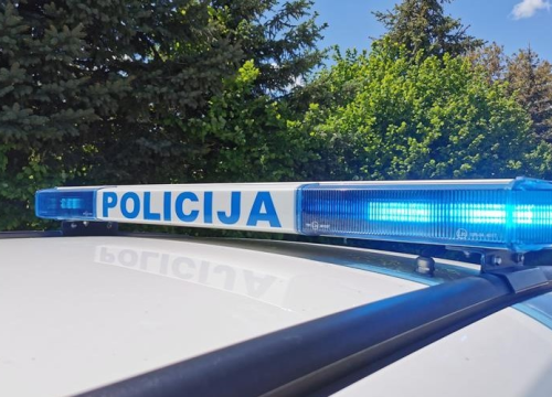 Zaključavajte svoja vozila: Lopovi jučer iz automobila ukrali naočale, kozmetiku i bankovnu karticu