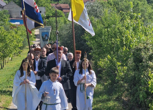 Fotografija 3 - U Rupama proslavljen blagdan sv. Jure, novaci s Visovca nosili kip sveca