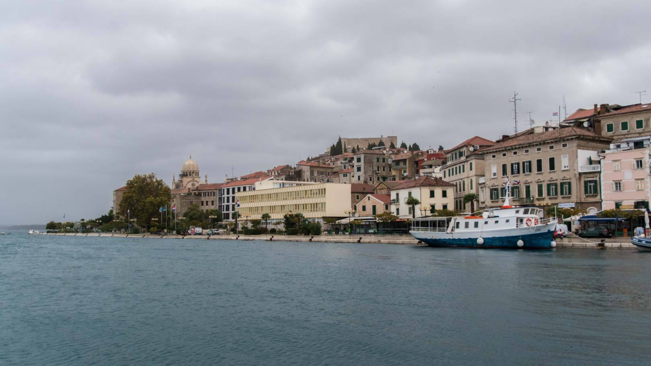 Promjenjivo oblačno, povremeno kiša